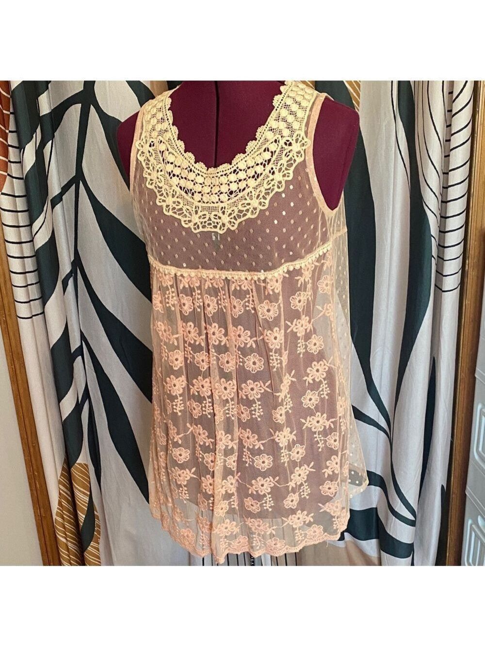 Urban Decay Lace Floral Sleeveless Blouse - Cream